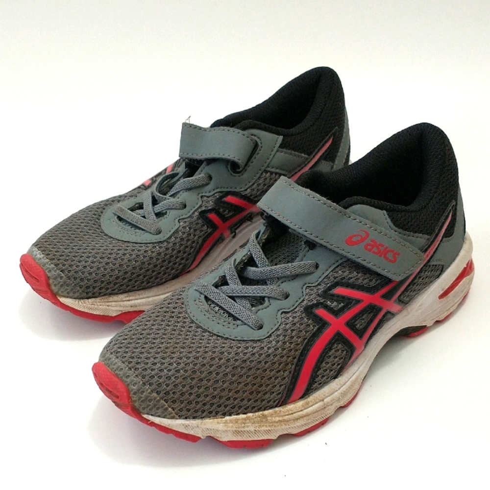 Asics GT-1000 Kids' Sneakers in Gray and Red. Size 1.5